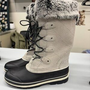 Khombu Black and Cream Winter Boots